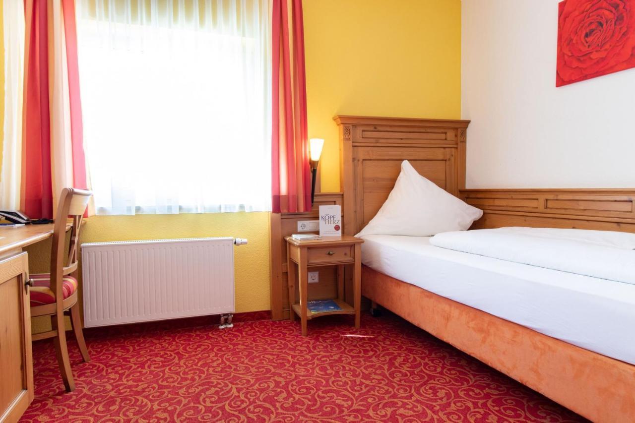 Landgasthof & Zur Rose Berg 3*