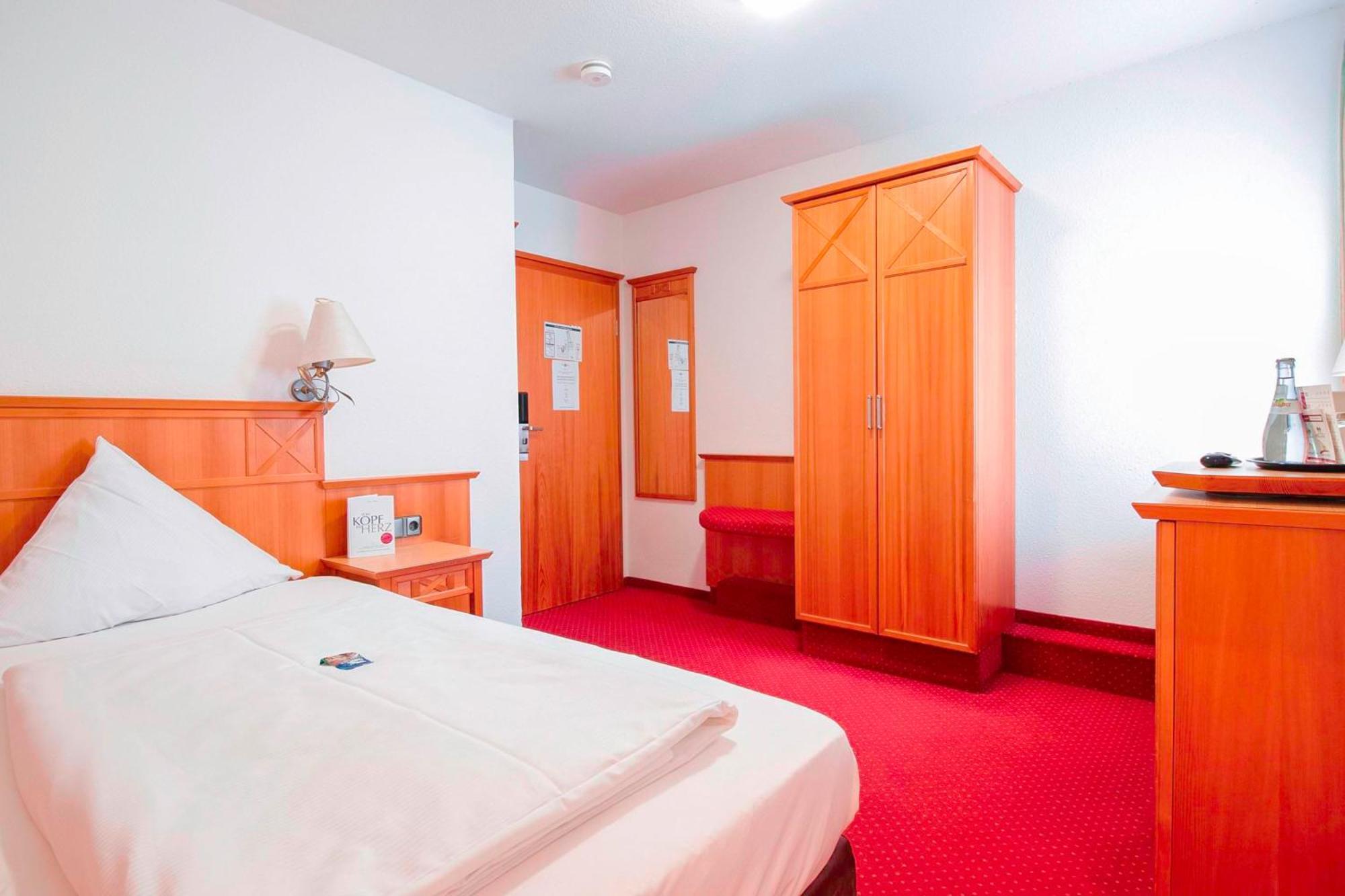 Landgasthof & Zur Rose Berg Hotel 3*