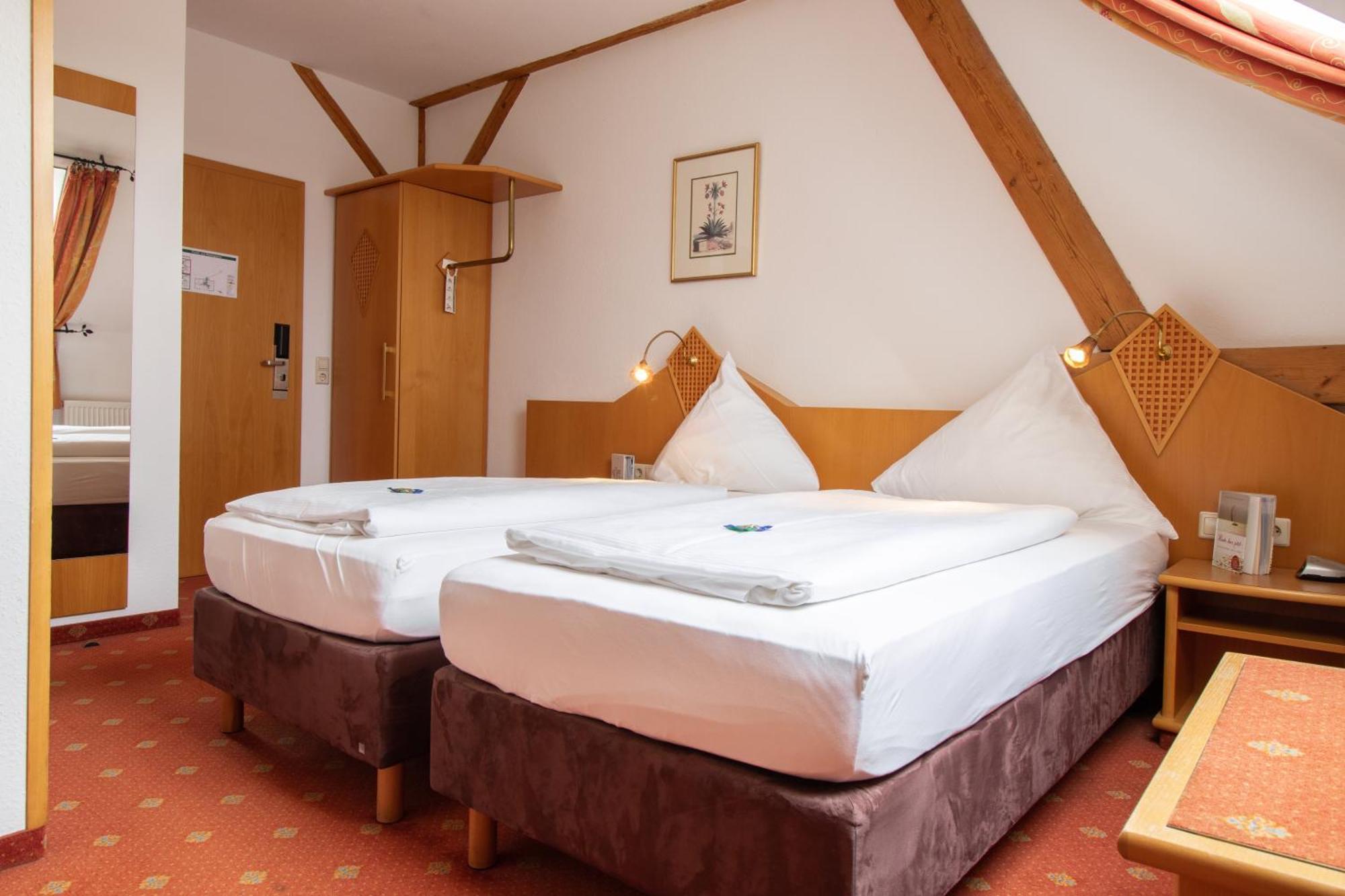 Landgasthof & Zur Rose Berg 3*